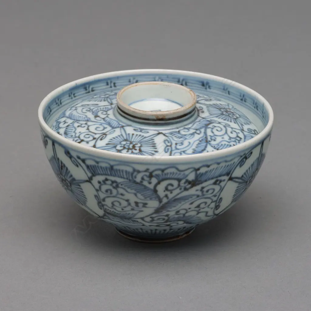 South East Asian porcelain bowl and cover - 20thC? Image 1++